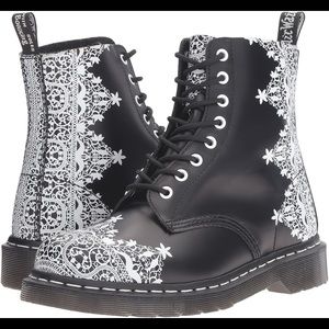 Black Dr. Martens “Pascal Lace” Boot. RARE!! US 8/ UK 6